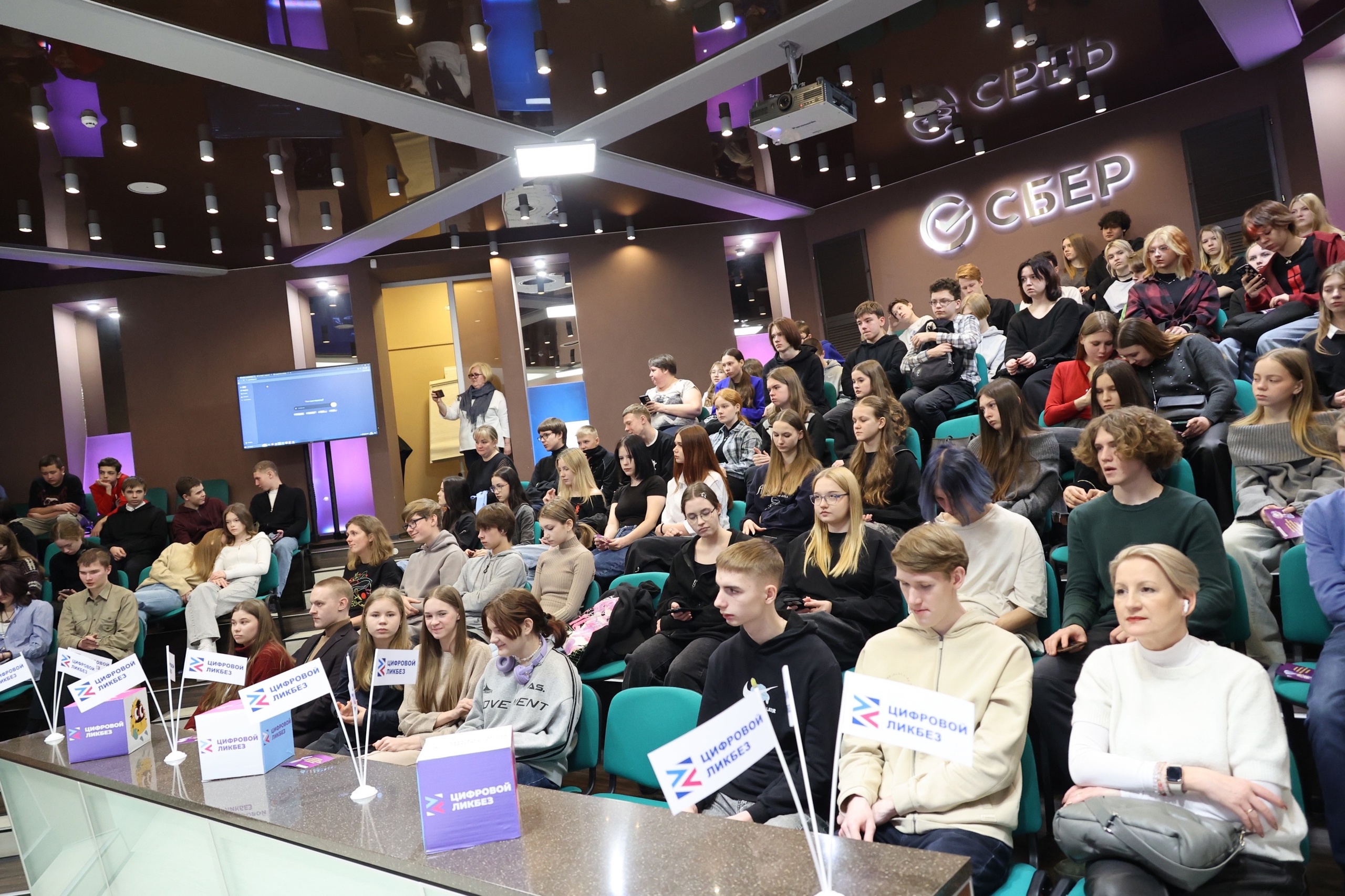 Создавать новое с искусственным интеллектом учили школьников Петрозаводска